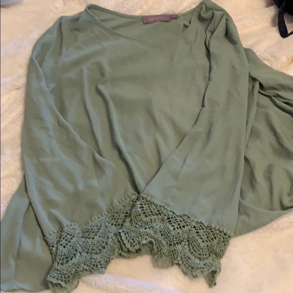 Long sleeve blouse.
